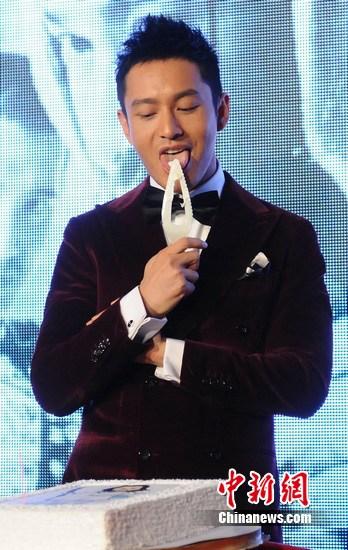 黄晓明今天在上海滩分享了一个新秘密。+