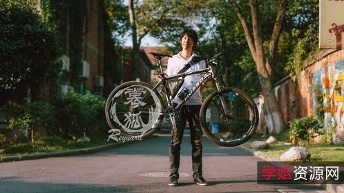 老男孩BD108英语版,CHS-ENG双语字幕,阿里云盘提供APP下载,原画保留,支持倍速播放