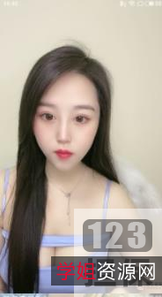 精选绝色主播:李玉梅的美丽容颜、清新活力与多彩穿搭