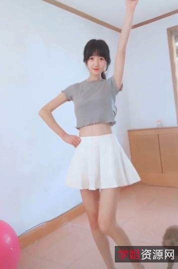 《{{网红名字}}的绝版合集：63万粉丝的舞蹈梦想》