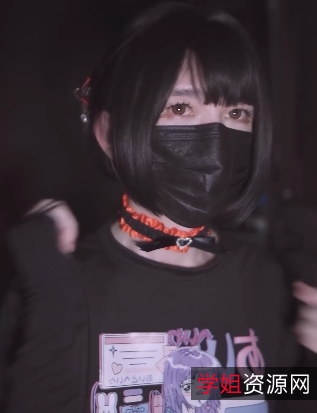 放飞自我!网红伪娘xixiyaxixi曦曦演绎的T恤jk裙放飞自我1080p4K视频,激发你的性感魅力!