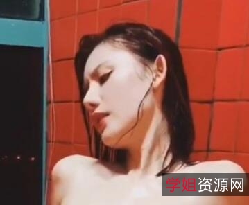 精选海鲜馒头女神-阿朱精选超人气名模,性感漂亮的容颜,令人惊叹不已