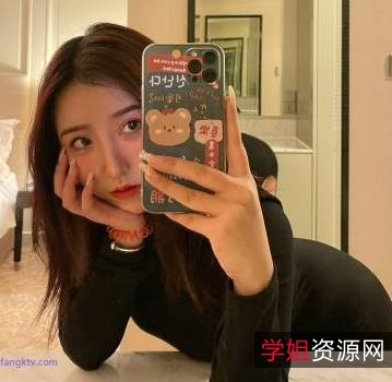 抖音女神李璐：94年G女主播的精致容颜与高颜值蜜桃臀