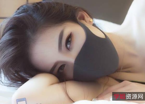 某推火爆UO女神xiaogumaS，全解锁精致脸蛋、白皙蜜桃臀、迷人大长腿！