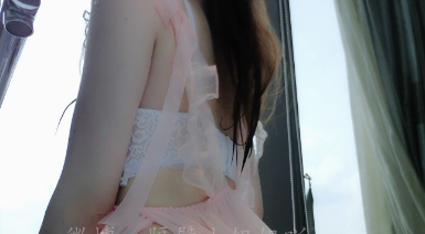 FL姬泰国之旅:女神级身材完美演绎浴缸白色夏日梦幻,摄影师抓拍精彩瞬间