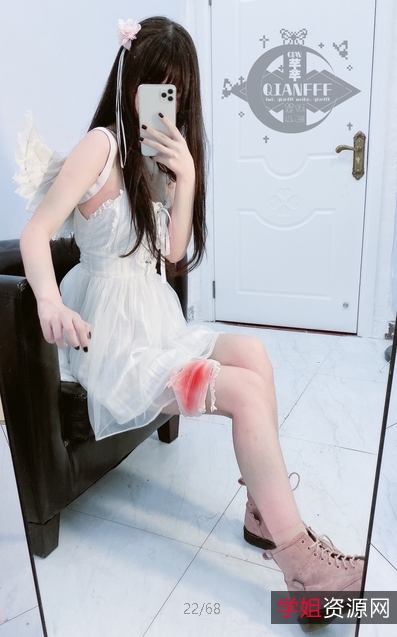 芊芊芊宝贝qianfff热情活力网红COS合集，漂亮小仙女穿搭搭配神器就娆撩人姿势体位，让观众们眼前一亮！