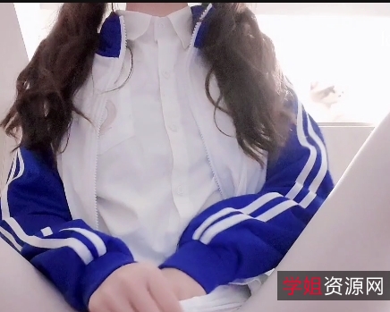 《安奈：放飞自我，白丝美艳动人》