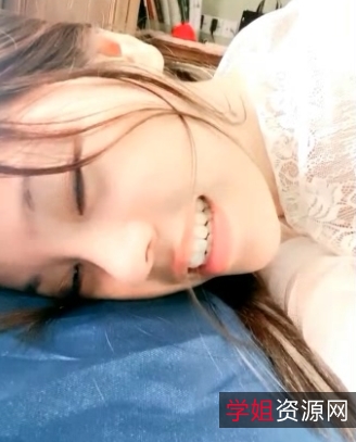 龙点点女主播身材完美、颜值温柔、声音舒服，引人入胜！