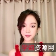 活潑性格的新人穿著紅裙展現美腿，黑絲襪搭配完美，1V百度盘轉載