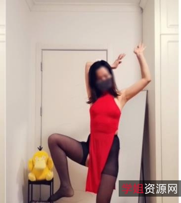 抖音果舞：诗宝展示的绅士封号，野性性感黑丝劲爆收藏