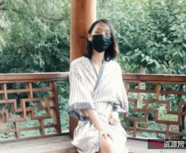 标题建议:《极限挑战:北京天使在天花板上的展示》详细描述:这个视频展示了一场极限挑战,主角是一位名叫天使的北京人,他选择在北京的天花板上进行展示挑战,吸引了众多人的围观。视频大小为12V/2.8G,需要在百度盘上下载。天使展现了他的勇气和决心,挑战着人多的地方,让观众们看到了他的不凡之处。视频采用了双重压缩,解压两次,分卷压缩方式。希望各位下载后再解压观看,记得永久有效,失效不补。举报者死