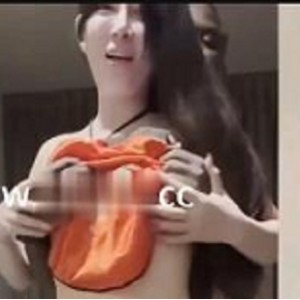 秀人网李雅自拍男主10分钟视频，画质清晰曝光观看小姐姐黑佬