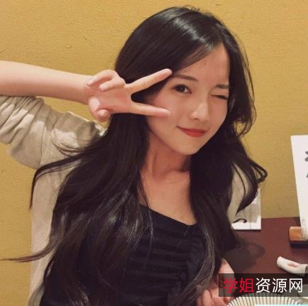 魔都00后名媛梨甜姨私密露脸视频394M，身材颜值美颜反差