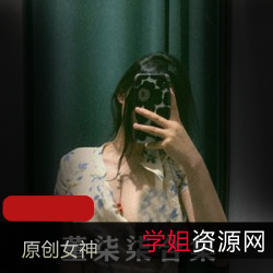 推特美女董柒柒：反差感十足，身材诱人，丝袜风情视频