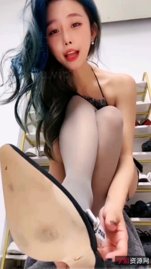 丝袜高跟挑战:勇敢挑战指令,2v+1.2g视频内容