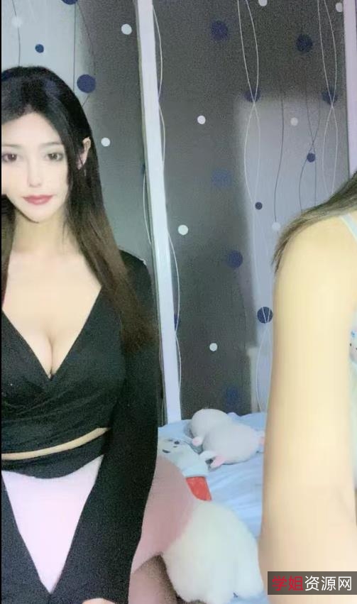 姐妹双人游戏,黑丝白丝花银美颜滤镜,美腿直播美女