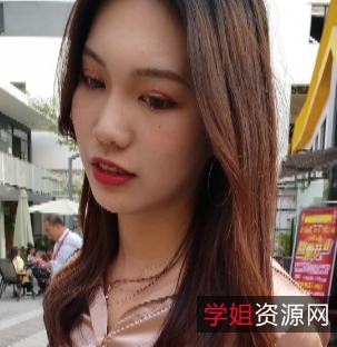 紧身牛仔裤：时尚紧身牛仔裤，展现完美身材长腿：修长美腿，让你倍增自信翘臀：打造迷人曲贤娆让臀部更加迷人美女：时尚美女展示，搭配紧身牛仔裤更加迷人视频：详细展示紧身牛仔裤的穿搭技巧和时尚风格百度云：轻松下载，随时随地欣赏紧身牛仔裤的时尚魅力