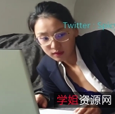 留学生刘玥思的春季OL服装，适合白领女性，展现出美妙境界。