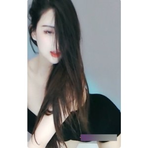 超高颜值女主播苏樱展现完美舞姿，滤镜新鲜，欢迎进入清新礼物世界