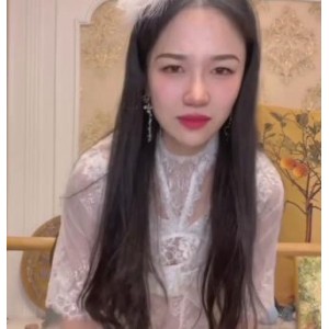 小网红于利：原版无水牛仔裤自拍直播，养生功夫内涵道具炮J视频2.7G