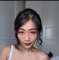 台湾S妹bunnybrownie火爆作品合集，只在onlyfans，男主女主迎接用嘴吞金大神表情，订阅自拍视频等你观看