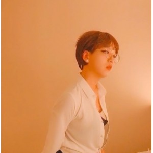 TSJieun合集：273V41G你是谁，为什么出现在这里？黑色长发五官，美丽的眼睛。