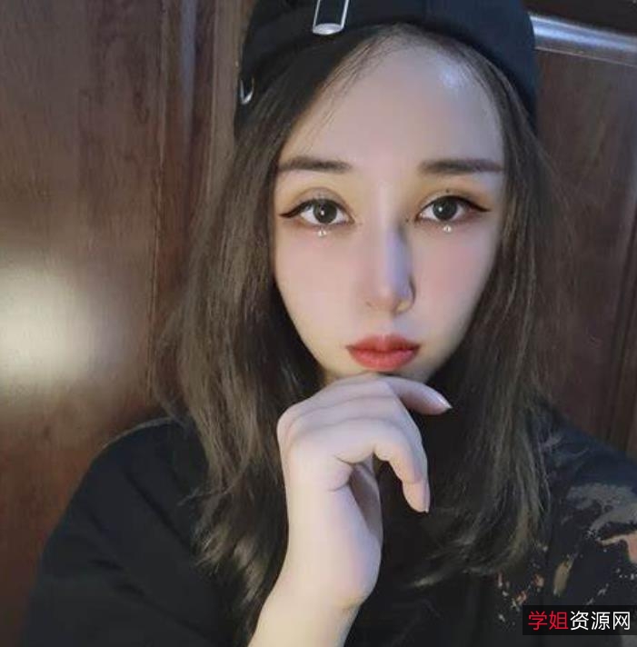草莓味软糖网红少女VIP资源合集，1G视频尽收眼底