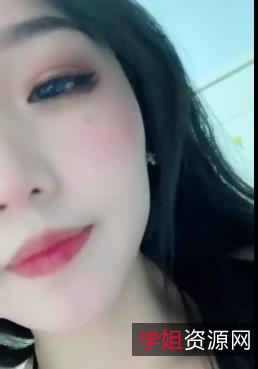 5月超级无敌漂亮又清纯的9分颜值校园女神自拍视频，露全脸车灯眼S身型身材鲍鲍惹人羡慕