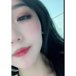 5月超级无敌漂亮又清纯的9分颜值校园女神自拍视频，露全脸车灯眼S身型身材鲍鲍惹人羡慕
