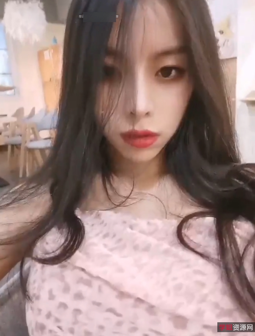 根据您提供的内容，我为该商品取了一个```plaintext[自行打包]推特riri617合集[98p28v+132M][百度盘]```这个标题包含了关键信息和视频大小/数量，并进行了润色。希望这符合您的要求！