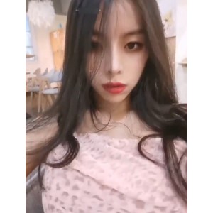 根据您提供的内容，我为该商品取了一个```plaintext[自行打包]推特riri617合集[98p28v+132M][百度盘]```这个标题包含了关键信息和视频大小/数量，并进行了润色。希望这符合您的要求！