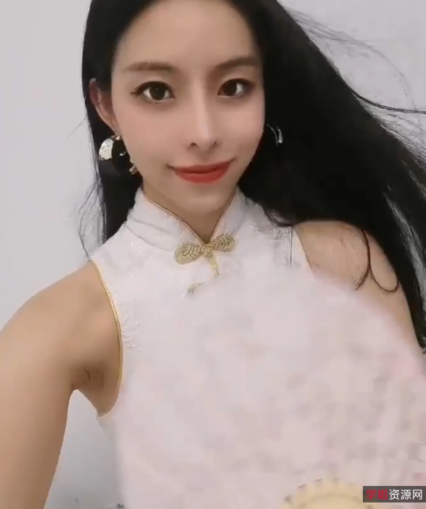 根据您提供的内容，我为该商品取了一个```plaintext[自行打包]推特riri617合集[98p28v+132M][百度盘]```这个标题包含了关键信息和视频大小/数量，并进行了润色。希望这符合您的要求！