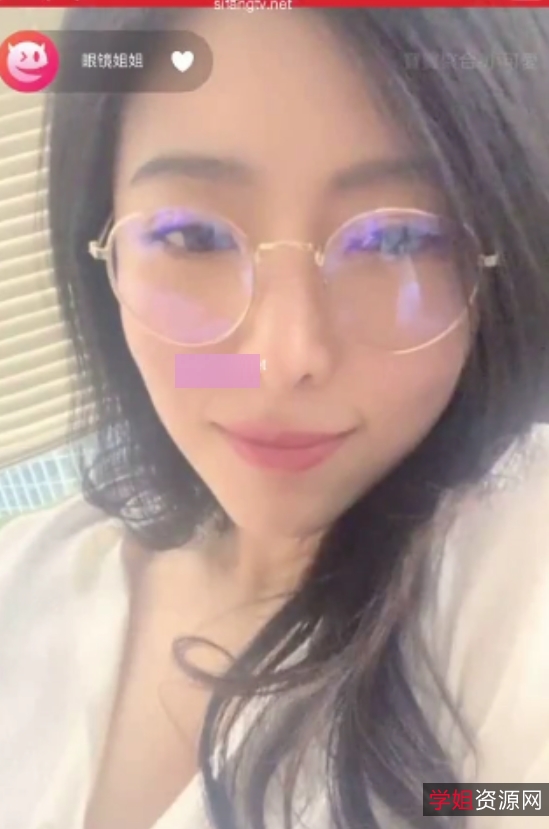 《风韵眼镜姐姐22v9.2g》在这个视频平台上,有一位名叫薛小婉的主播,她以风韵独特的风格和眼镜姐姐的形象吸引了众多观众的关注。薛小婉的视频内容丰富多彩,涵盖了收藏、百度搜索、聊天互动、精彩表演等多个方面。观众们可以在她的视频中找到各种乐趣,同时也可以按需下载视频进行欣赏。薛小婉的外貌给人一种亲切感,眼镜下隐藏着一双明亮的眼睛,散发着独特的魅力。她的表演风格简洁大方,诱惑力十足,让人无法自拔。曝光