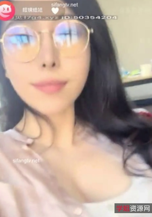 《风韵眼镜姐姐22v9.2g》在这个视频平台上,有一位名叫薛小婉的主播,她以风韵独特的风格和眼镜姐姐的形象吸引了众多观众的关注。薛小婉的视频内容丰富多彩,涵盖了收藏、百度搜索、聊天互动、精彩表演等多个方面。观众们可以在她的视频中找到各种乐趣,同时也可以按需下载视频进行欣赏。薛小婉的外貌给人一种亲切感,眼镜下隐藏着一双明亮的眼睛,散发着独特的魅力。她的表演风格简洁大方,诱惑力十足,让人无法自拔。曝光