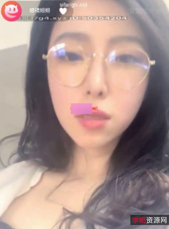 《风韵眼镜姐姐22v9.2g》在这个视频平台上,有一位名叫薛小婉的主播,她以风韵独特的风格和眼镜姐姐的形象吸引了众多观众的关注。薛小婉的视频内容丰富多彩,涵盖了收藏、百度搜索、聊天互动、精彩表演等多个方面。观众们可以在她的视频中找到各种乐趣,同时也可以按需下载视频进行欣赏。薛小婉的外貌给人一种亲切感,眼镜下隐藏着一双明亮的眼睛,散发着独特的魅力。她的表演风格简洁大方,诱惑力十足,让人无法自拔。曝光