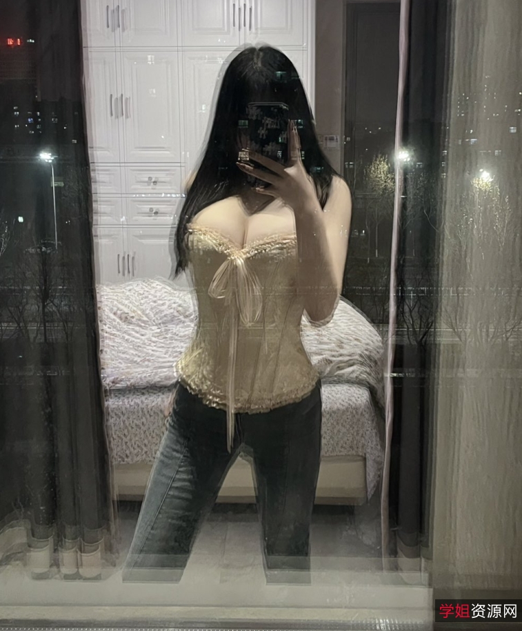 《大罩杯福利姬小鲅鱼定制5.8g》:火辣身材备受追捧的收藏级视频