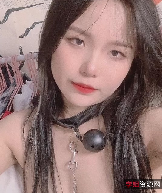 快手+周周乖崽定制私拍+2.27g