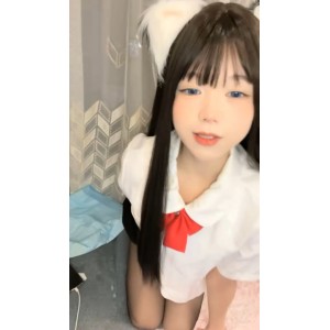 福利姬百度盘二次元学生妹合集9V9G，吃一口小布丁