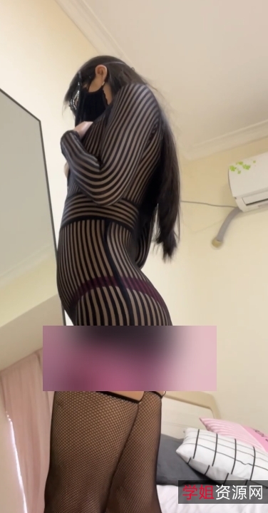 丝袜福利姬优优定制私拍合集NV145G，百度盘放飞自我