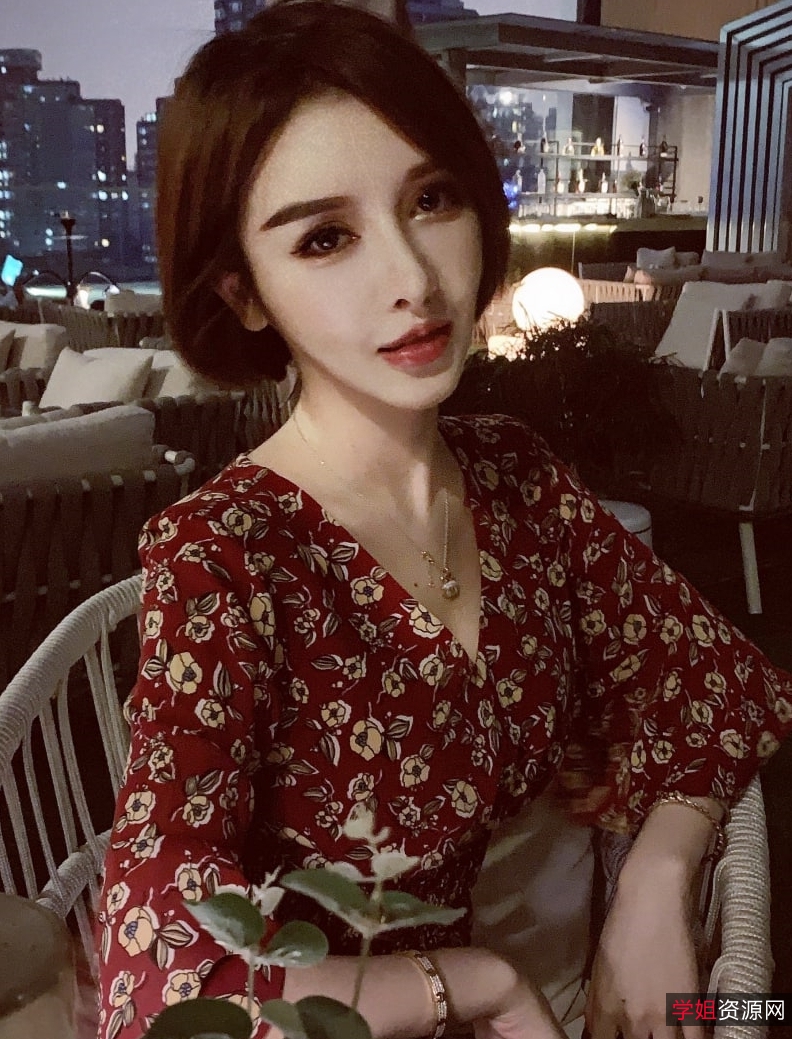 抖音网红御姐小喵大宝最新私拍合集28P21M,气场十足