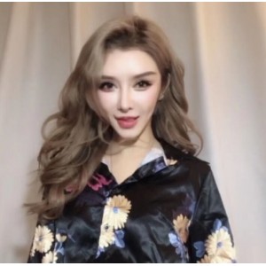 抖音网红御姐小喵大宝最新私拍合集28P21M，气场十足