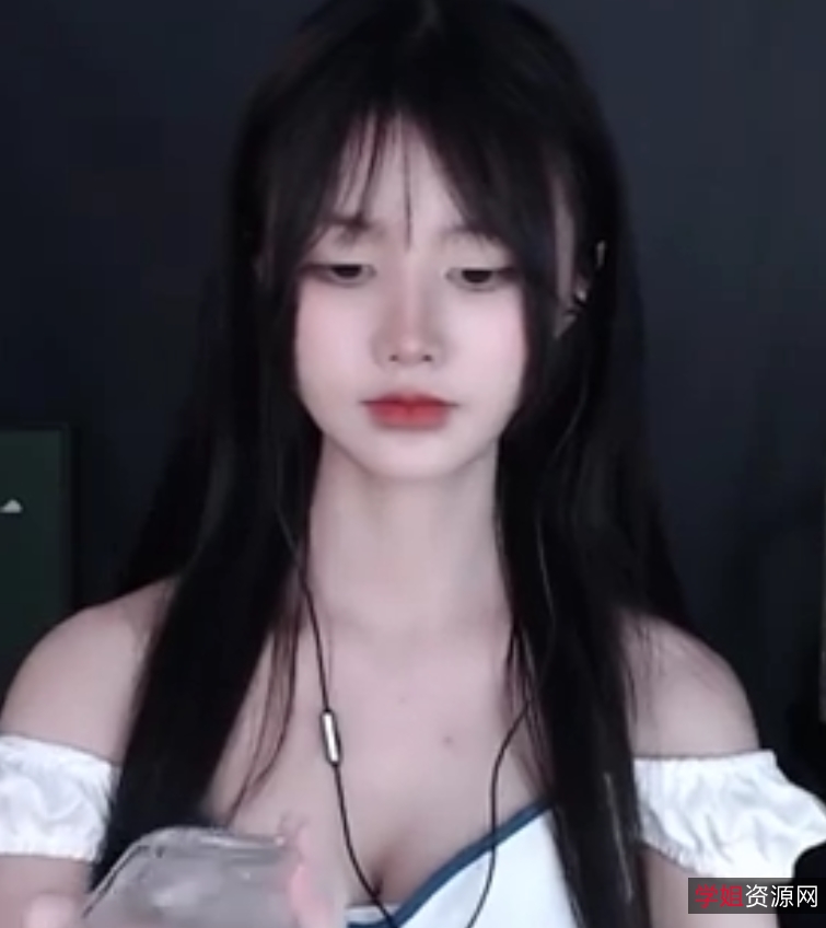 虎牙萌夏茉福利合集13V90G，专业Coser姐姐好凶！