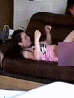 家庭实拍晨练大叔给力沙发战413MB劲爆