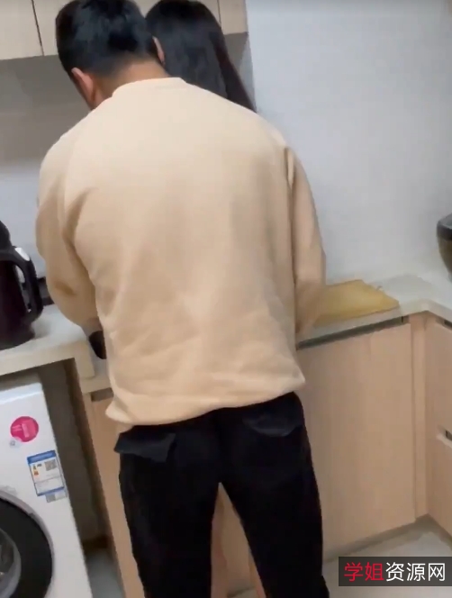 海角绿帽男与胖子密室实录1V472M汁水横流