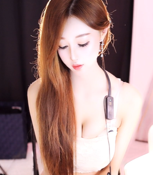 网易CC小初风情热舞6部2.33G定制珍藏绝密展示