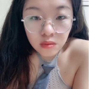 子小站眼镜姨直播25V18G闪瞎眼