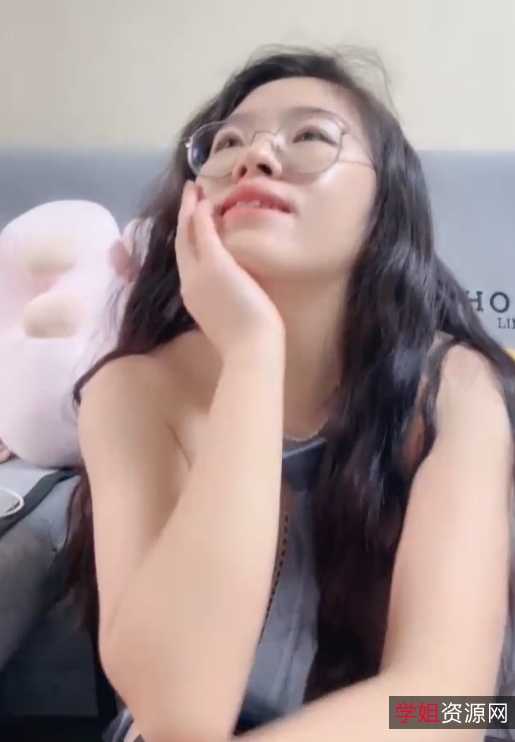 子小站眼镜姨直播25V18G闪瞎眼