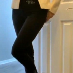 抖音美车美商务咨询气质丝袜少妇展示视频23V744M太诱惑了