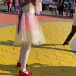 小柔白丝抄底绝密视频多部80M推特展示