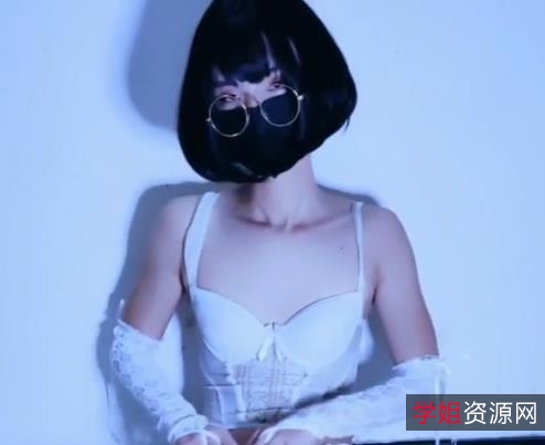 P站金万轩92V伪娘4.4G玩得开